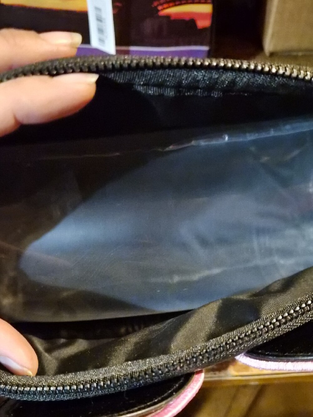 The CREME SHOP X Disney Minnie Mouse Makeup Bag - Picture 5 of 6
